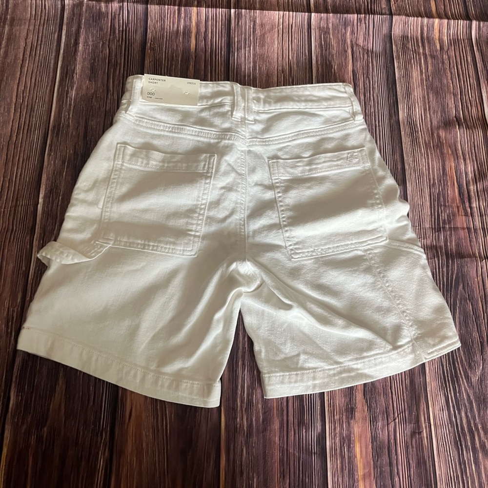 Women’s American Eagle Outfitters White Cargo Shorts - Picture 2 of 3